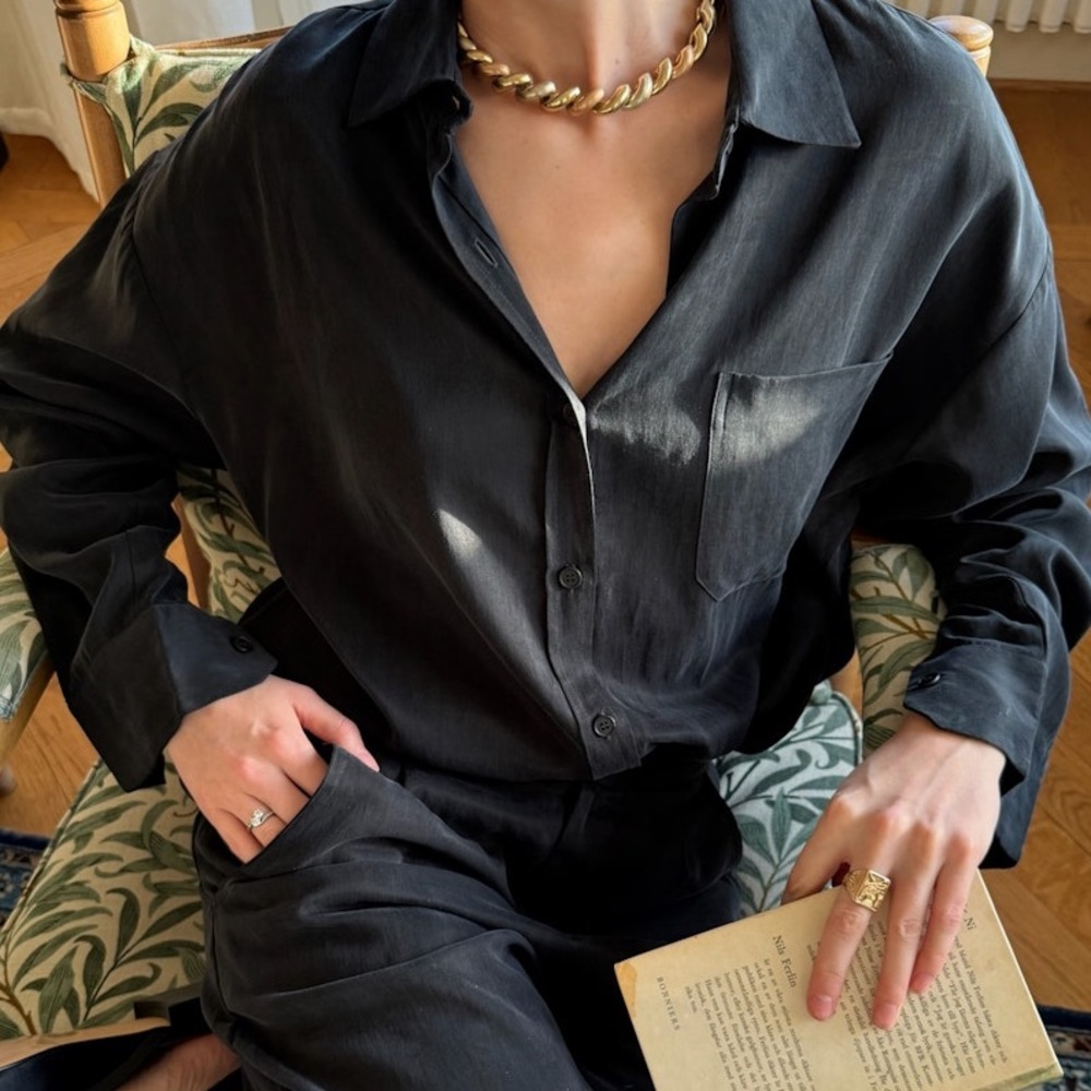 djerf avenue on the go shirt in ash